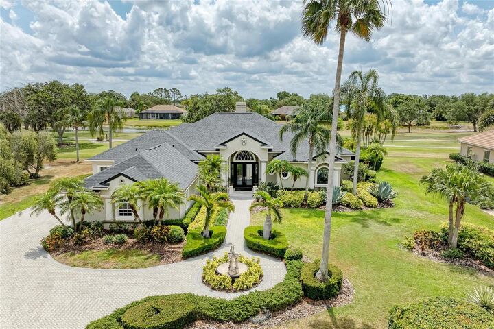 Property Photo:  10002 Cherry Hills Avenue Circle  FL 34202 