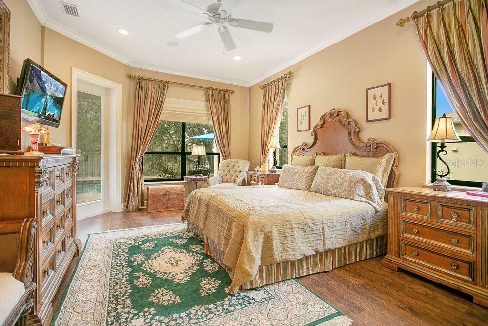 Property Photo: 210 Laurel Park Court FL 32792