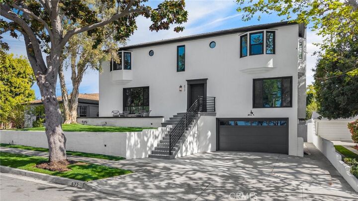 Property Photo: 672 Santiago Avenue CA 90814