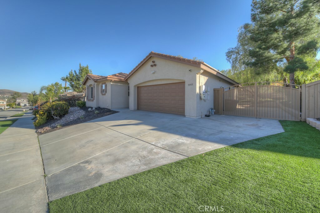 31935 Gloxinia Way  Lake Elsinore CA 92532 photo