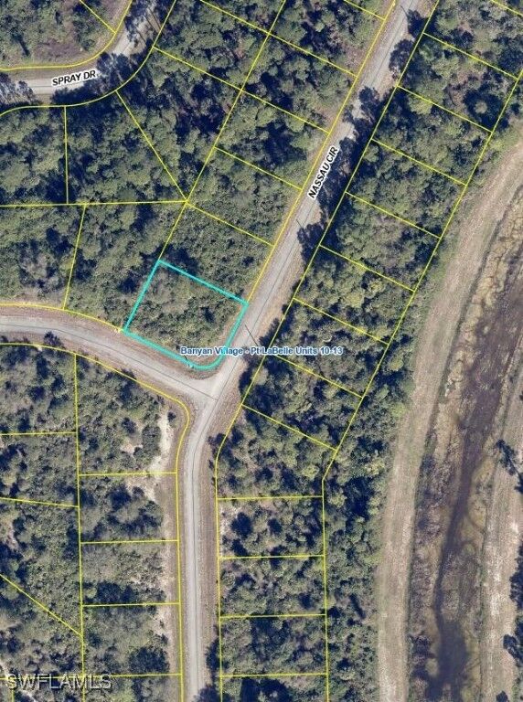 Property Photo: 614 Nassau Circle FL 33935
