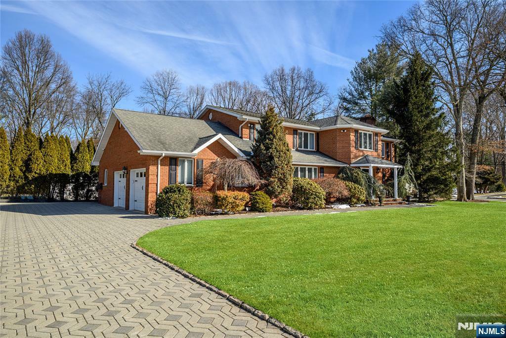 Property Photo:  204 Oldwoods Road  NJ 07417 