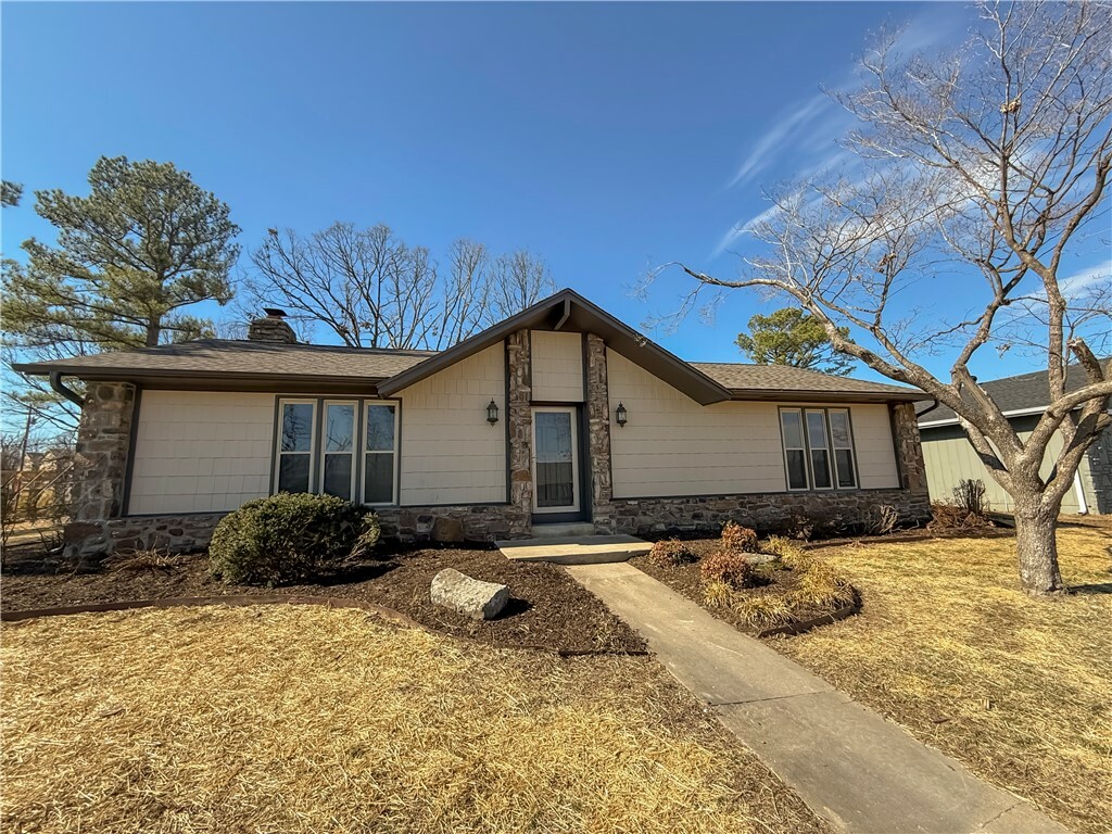 Property Photo:  916 S 25th Place  AR 72758 