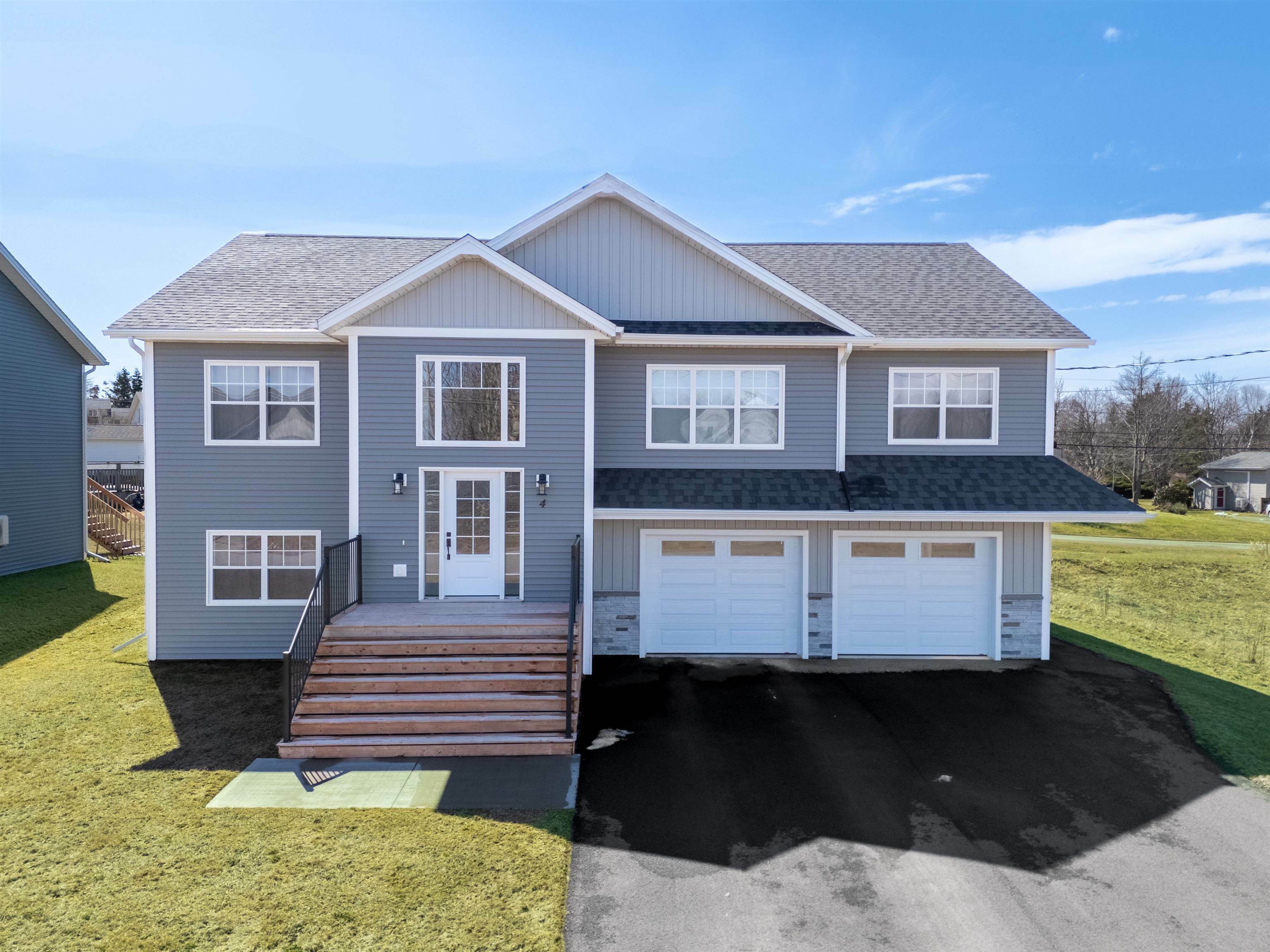 Property Photo: 4 Woodhouse Court PE C1B 2C4