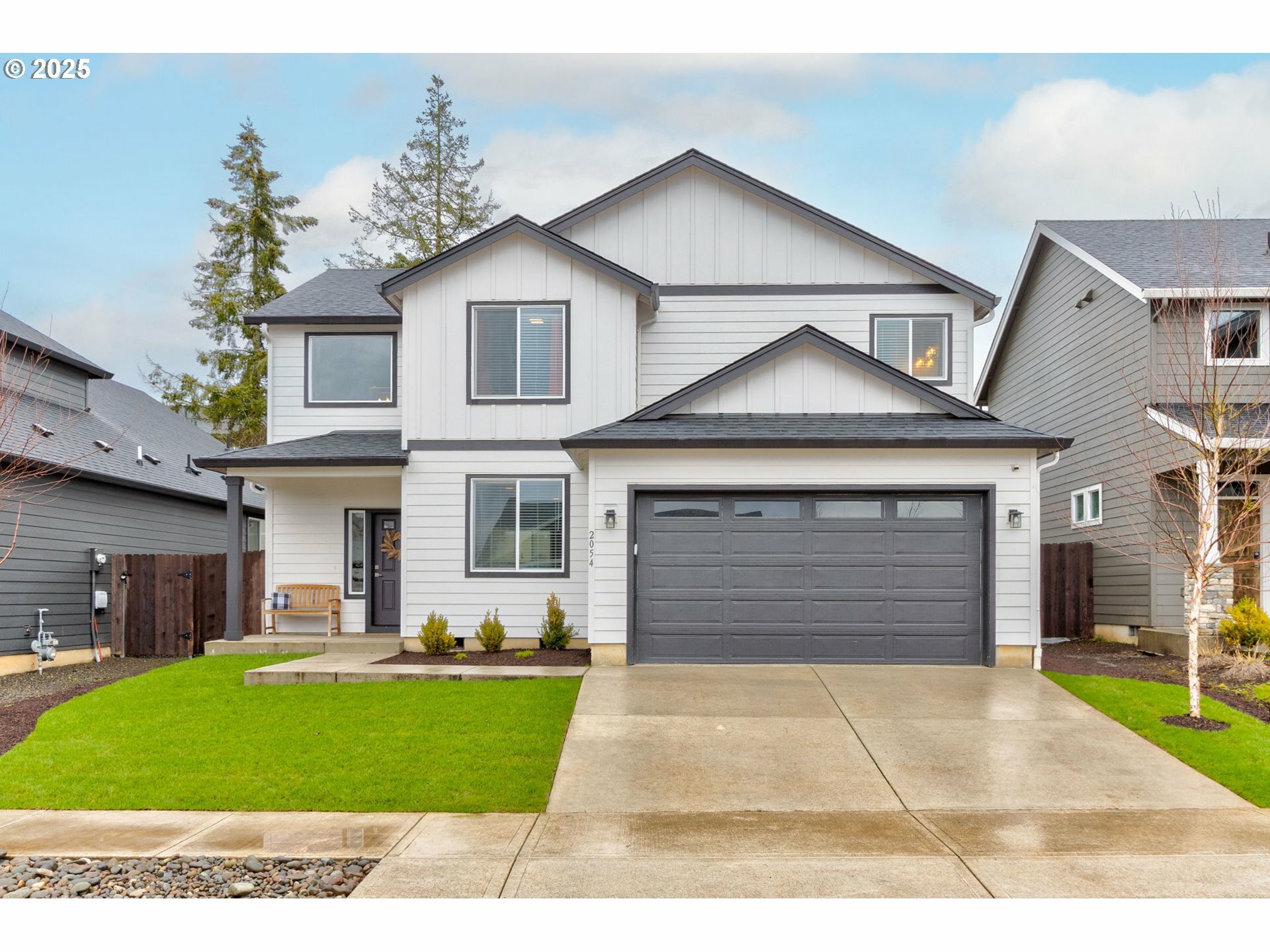Property Photo: 2054 N 4th Way WA 98642