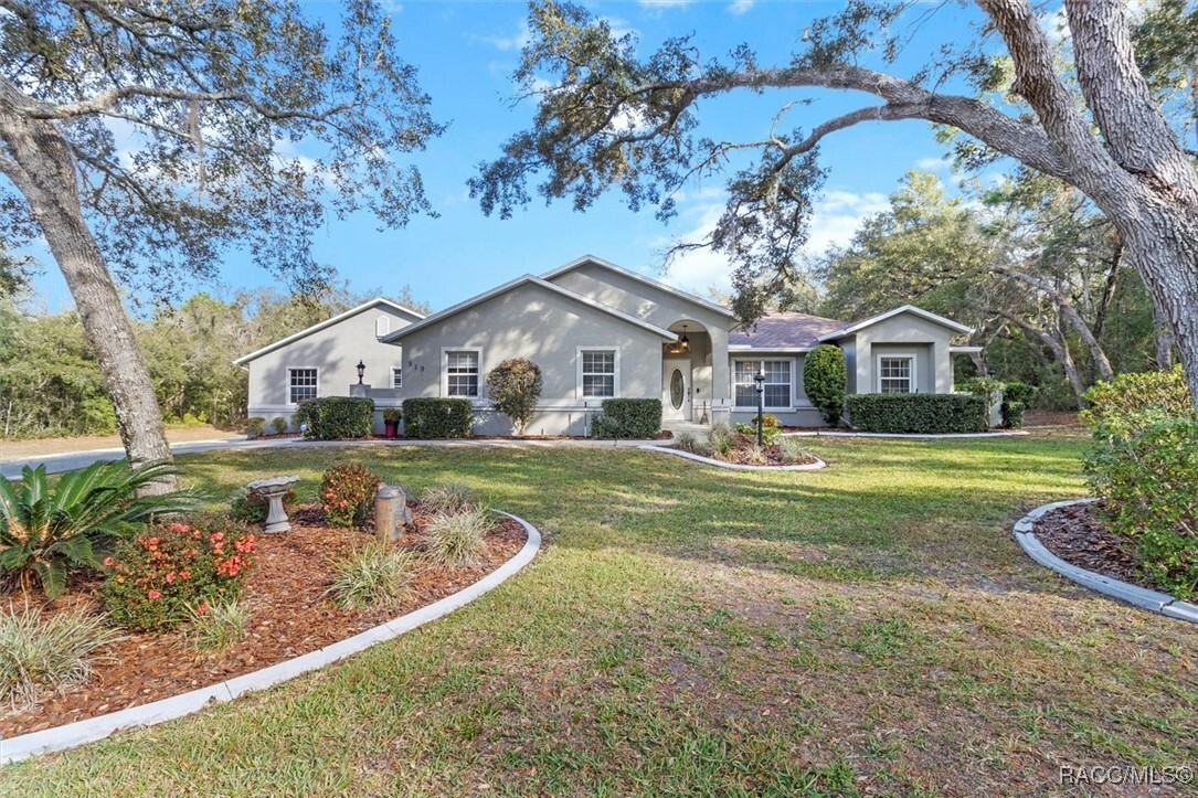 Property Photo:  919 W Pearson Street  FL 34442 