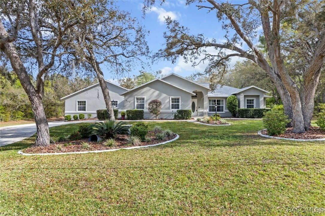 Property Photo: 919 W Pearson Street FL 34442