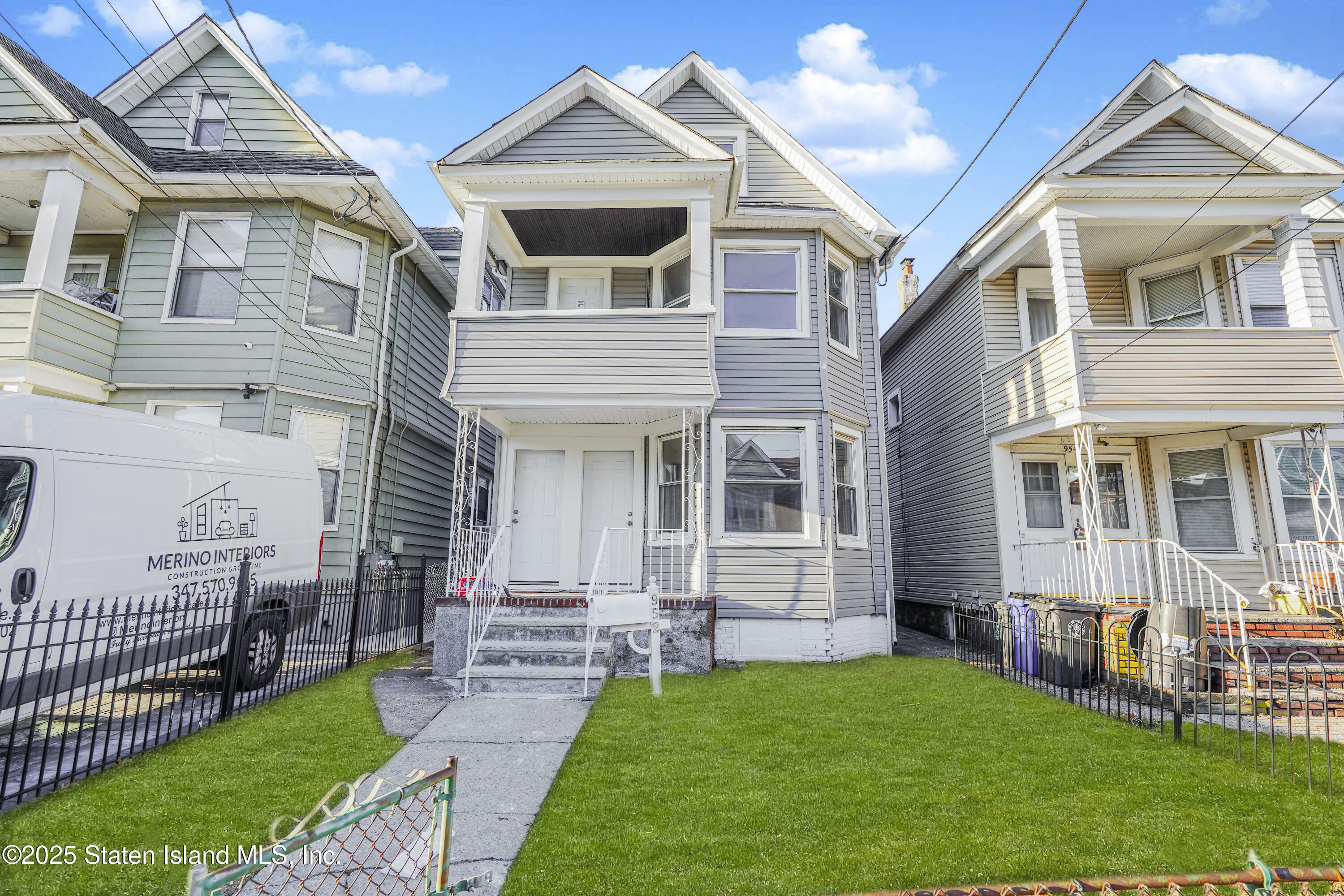 Property Photo:  952 Post Avenue  NY 10302 