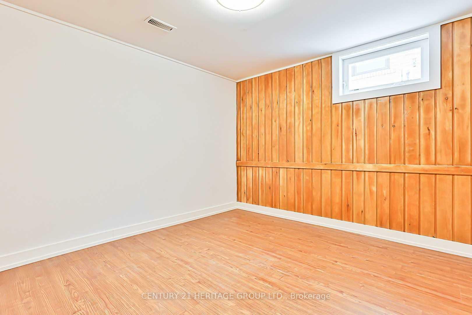 Photo de la propriété: 258 Altamira Rd ON L4C 4E1