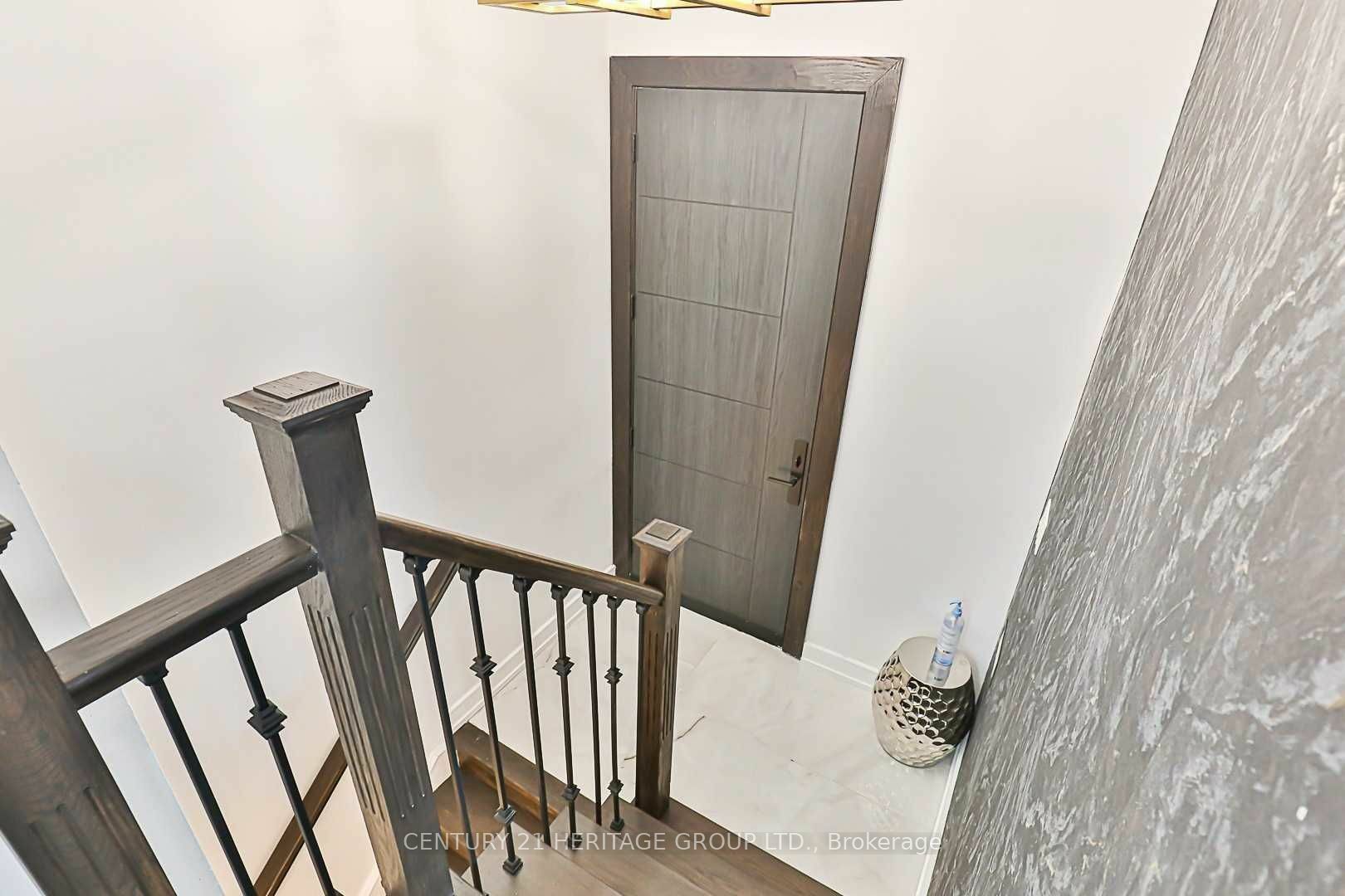 Property Photo:  258 Altamira Rd  ON L4C 4E1 