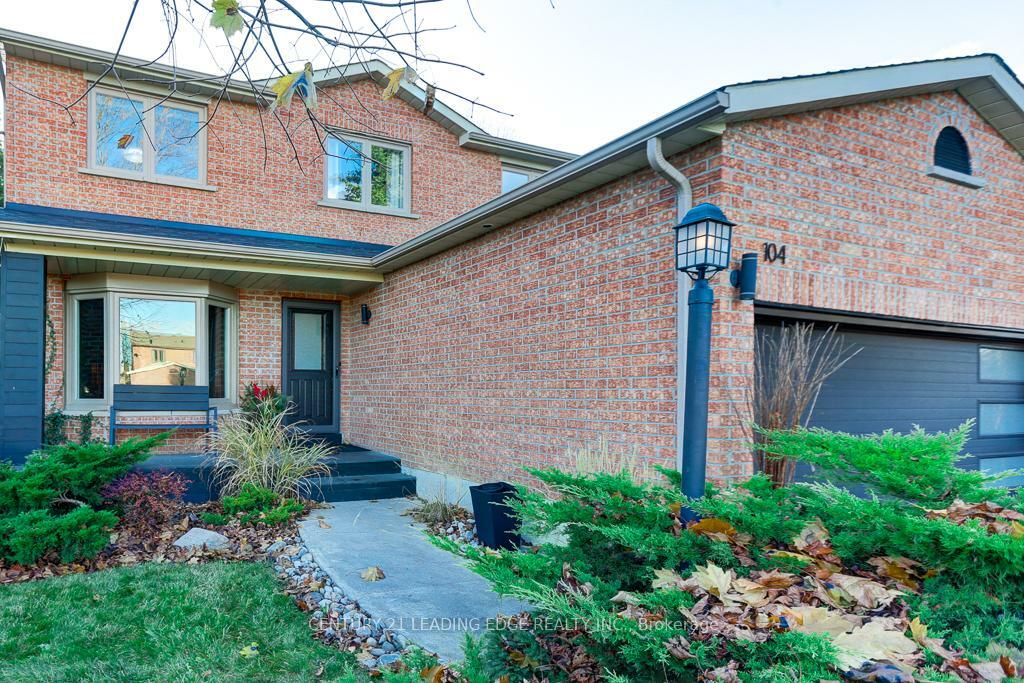 Photo de la propriété: 104 De Rose Avenue ON L7E 1A7