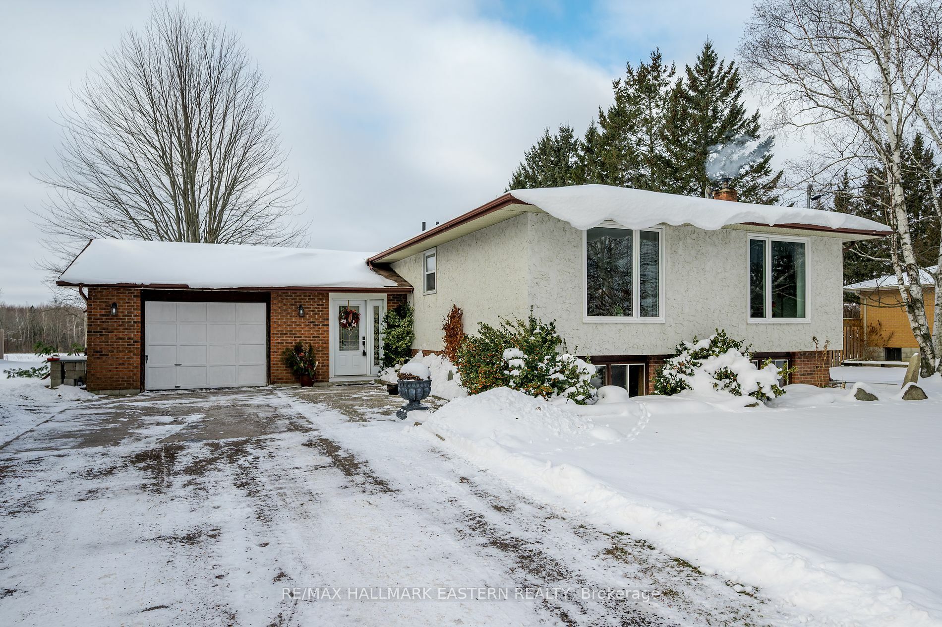 Property Photo:  660 Pope Dr  ON K0L 1T0 