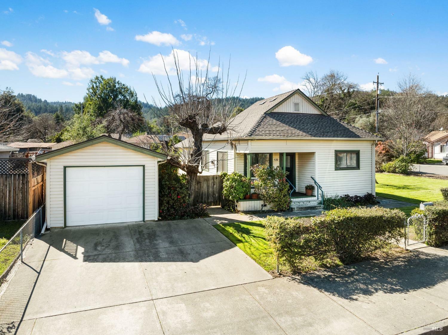 135 N Franklin Street  Cloverdale CA 95425 photo