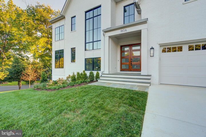 Property Photo: 1806 Dumbarton Street VA 22101
