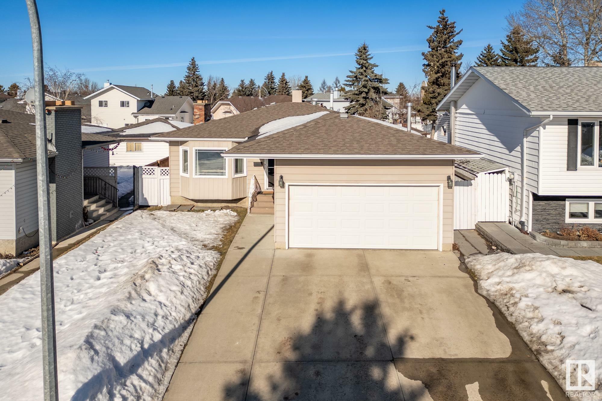 5912 11 Avenue NW  Edmonton AB T6L 3A6 photo