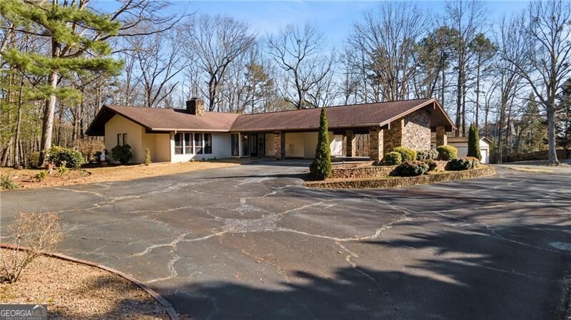 Property Photo: 2499 E Maddox Road GA 30519