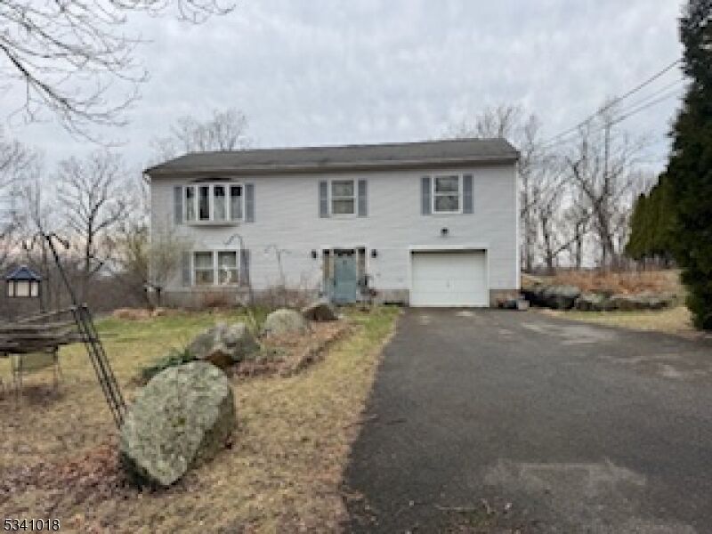 Property Photo:  19 Crestview Ln  NJ 07419 