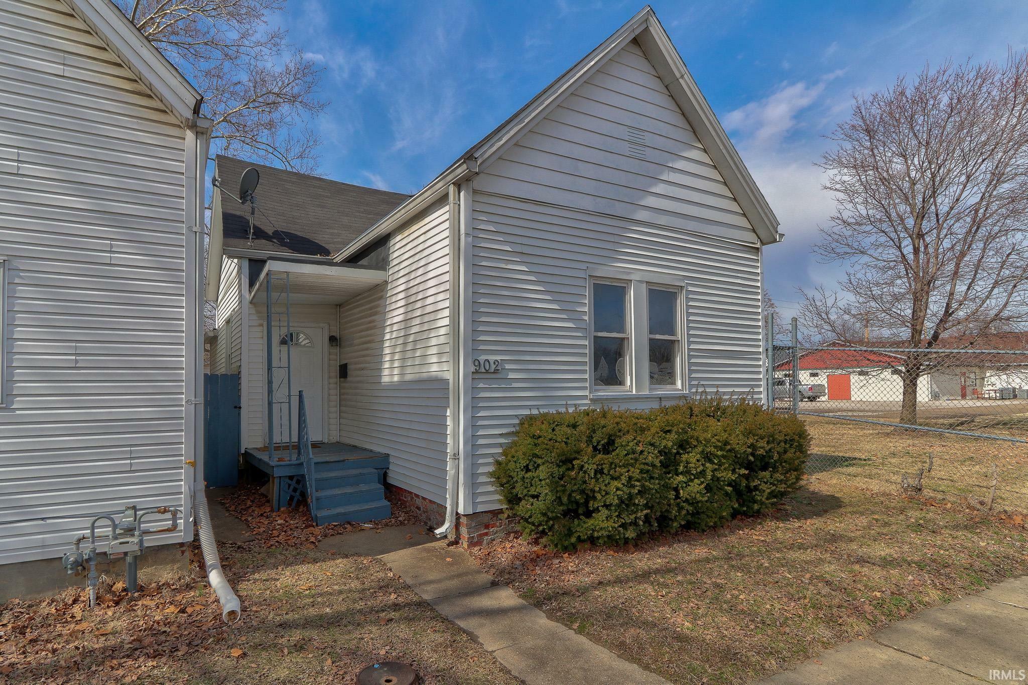 Property Photo:  902 N Garvin Street  IN 47711-5168 