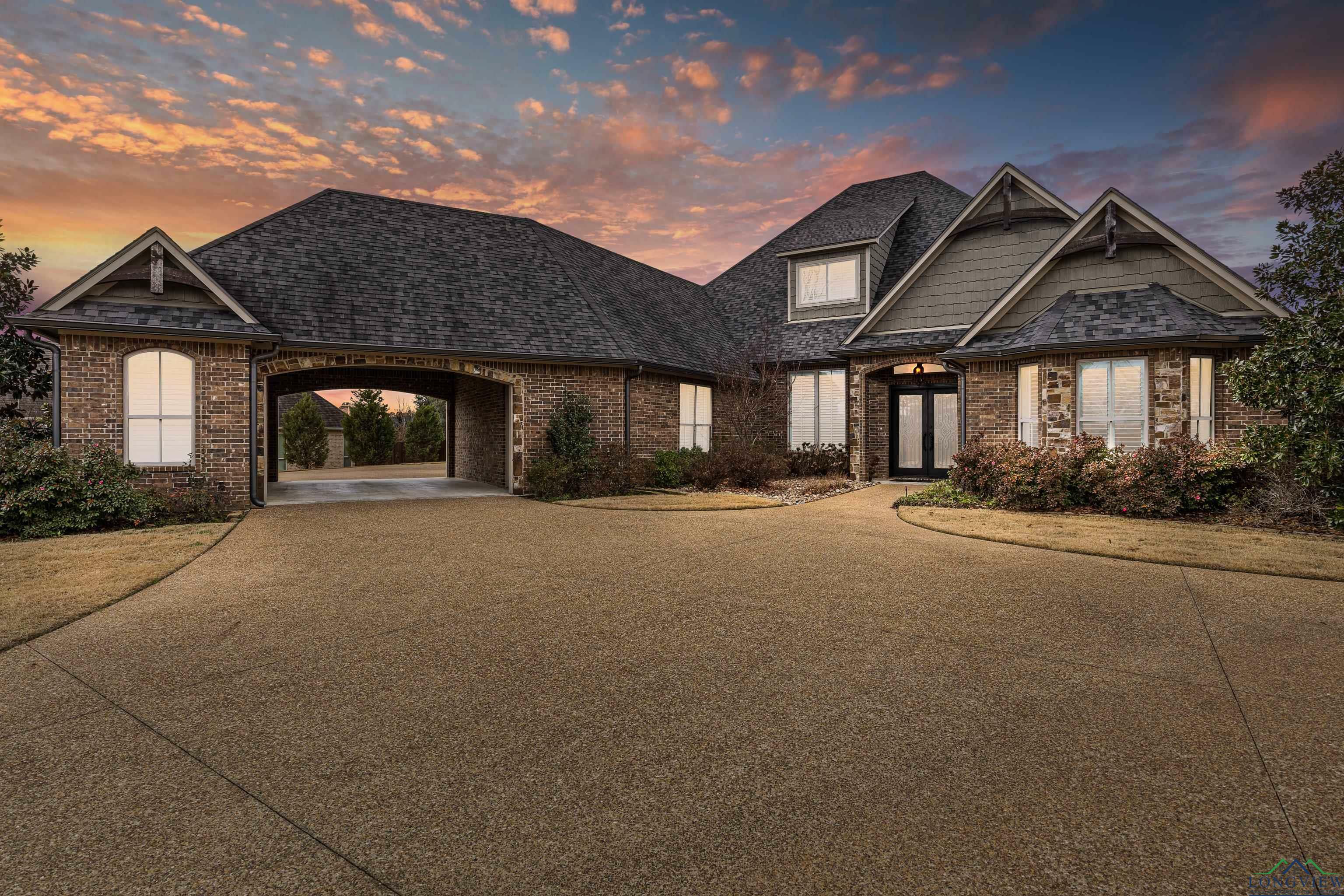 Property Photo:  3401 Oak Hill Trail  TX 75605 