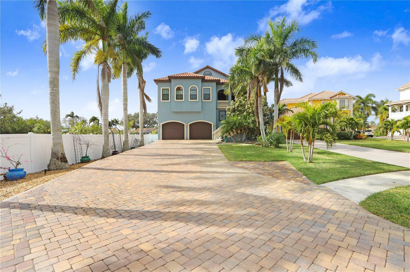 Property Photo: 541 Treviso Drive FL 33572