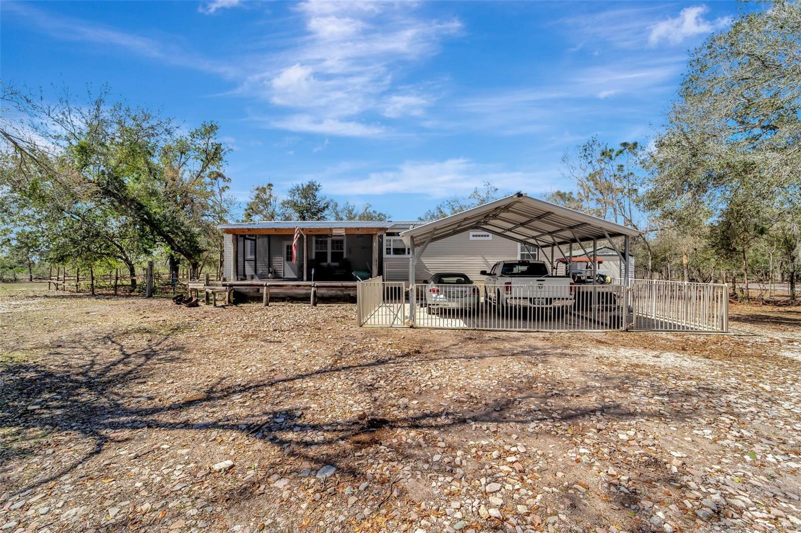 Property Photo: 1703 SW Addison Avenue FL 34266