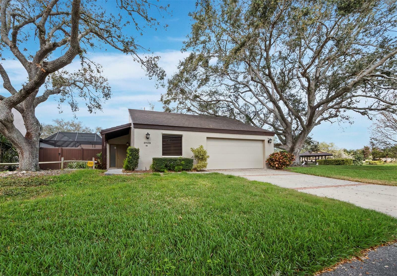 Property Photo:  3729 Glen Oaks Manor Drive  FL 34232 