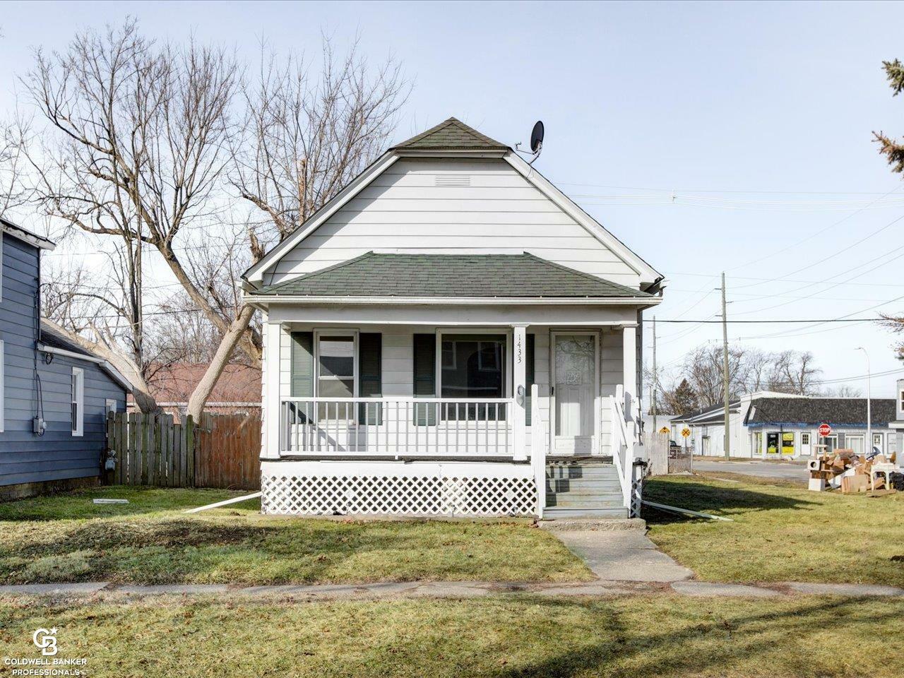 Property Photo:  1433 Poplar St Street  MI 48060 