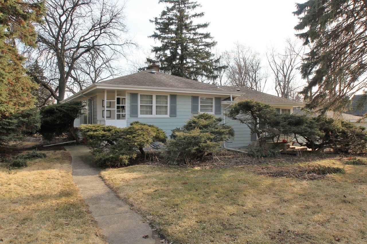 Property Photo:  200 S Roselle Road  IL 60172 