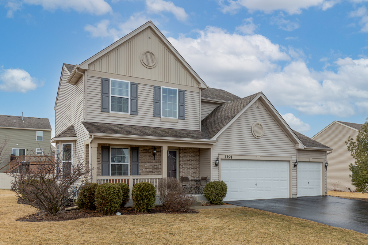 Property Photo: 1391 Olive Lane IL 60140