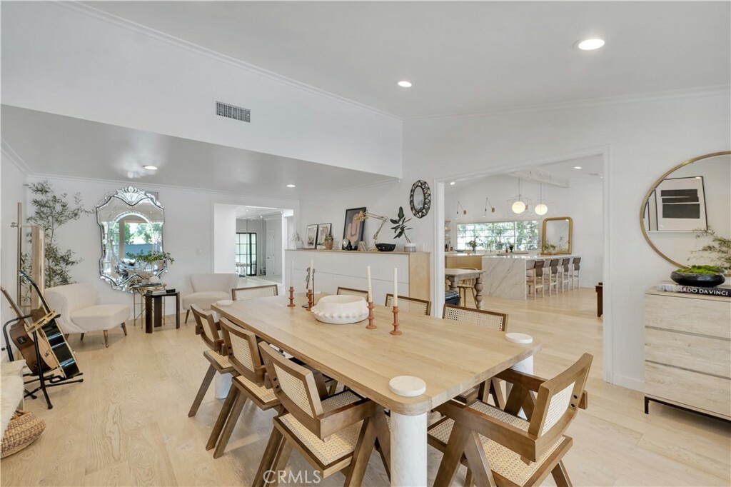 Property Photo: 5910 Pat Avenue CA 91367