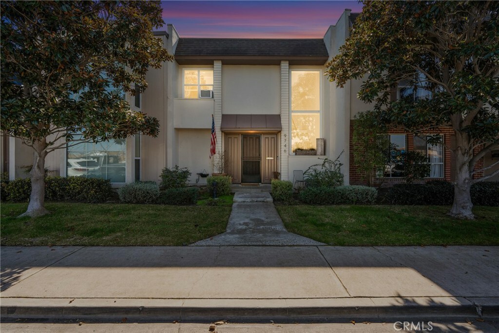 Property Photo:  9746 Bluereef Drive  CA 92646 