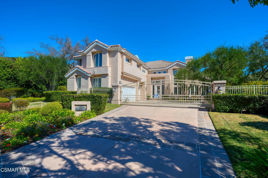 Property Photo:  1601 Vista Oaks Way  CA 91361 