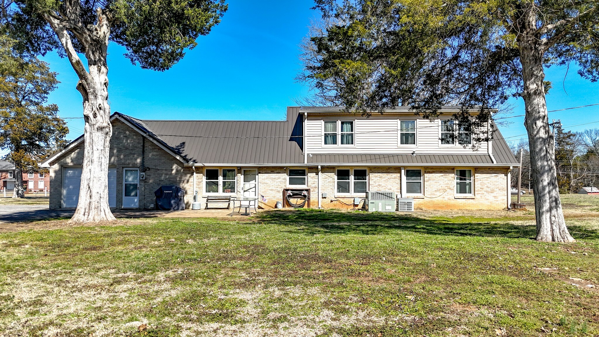 Property Photo: 1621 Highway 41A N TN 37160