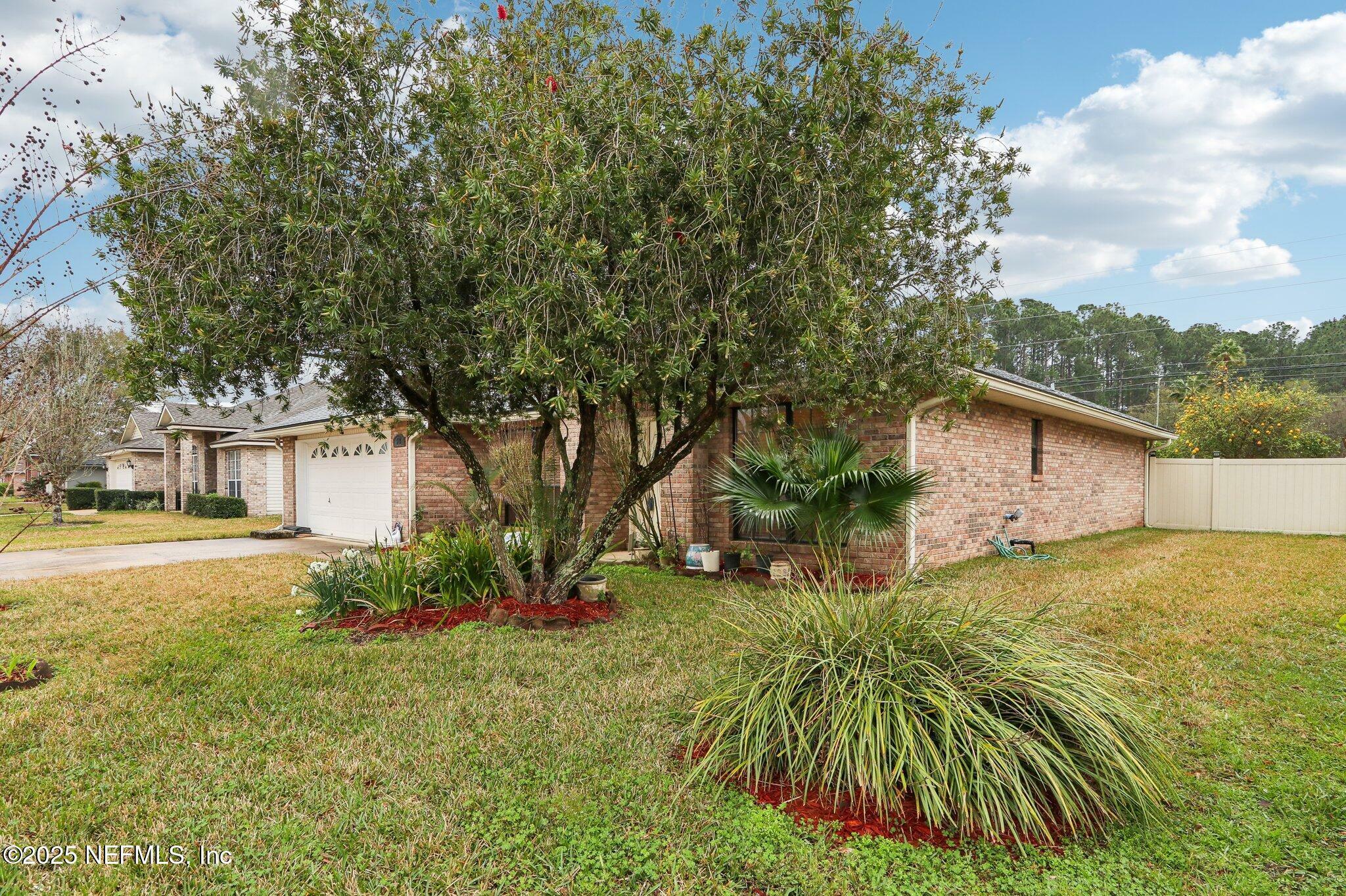 Property Photo:  513 White Jasmine Way  FL 32259 