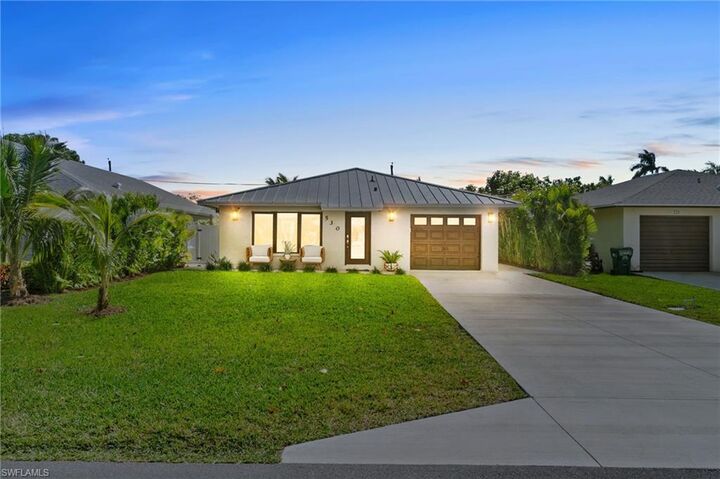 Property Photo:  530 108th Ave N  FL 34108 