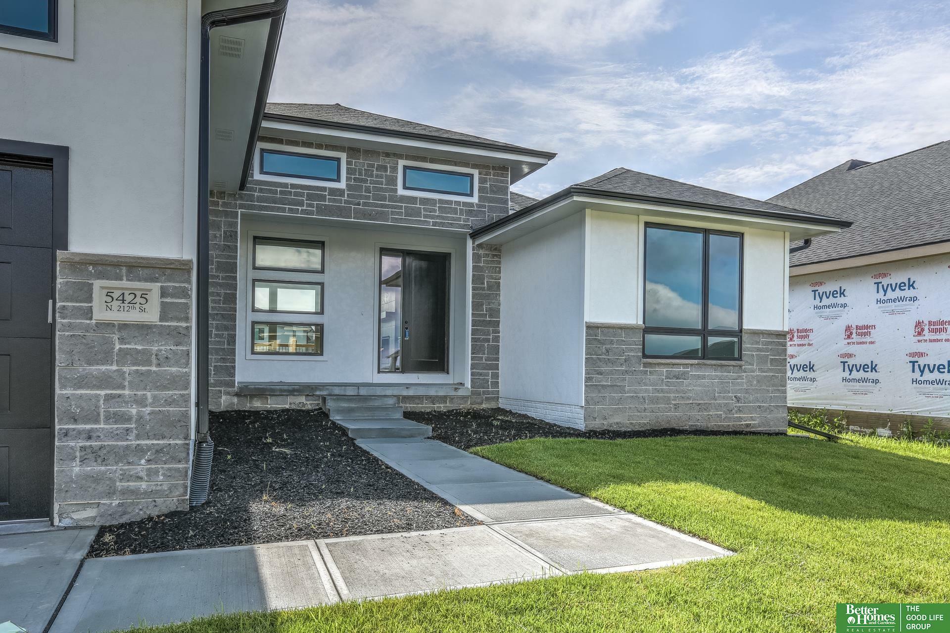 Property Photo: 5425 N 212 Street NE 68022