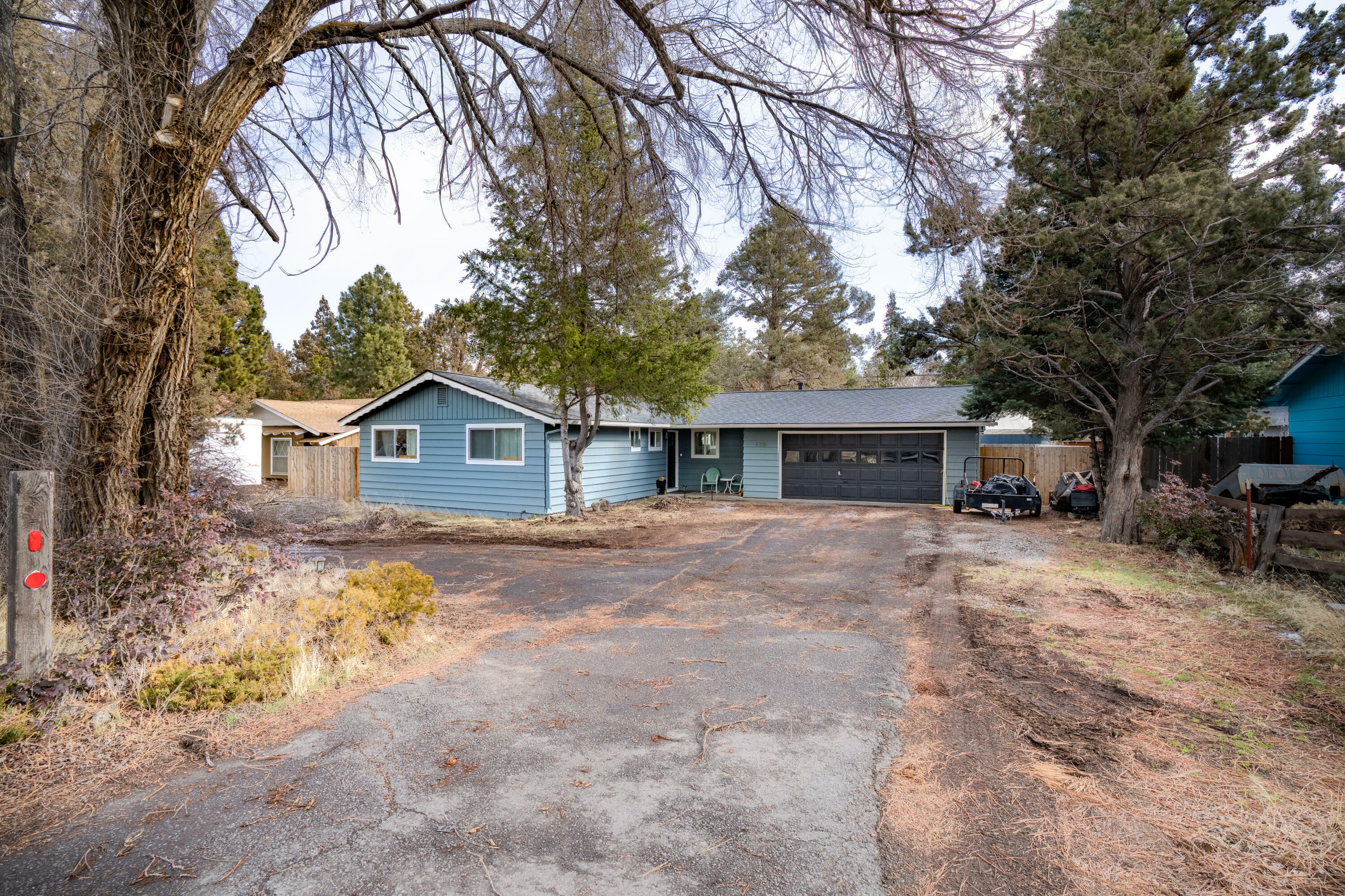 Property Photo:  170 SE 15th Street  OR 97702 