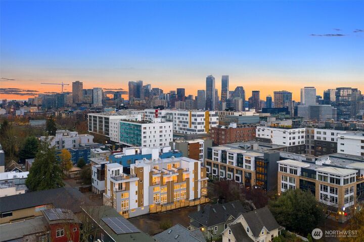 222 G  10th Avenue E  Seattle WA 98102 photo