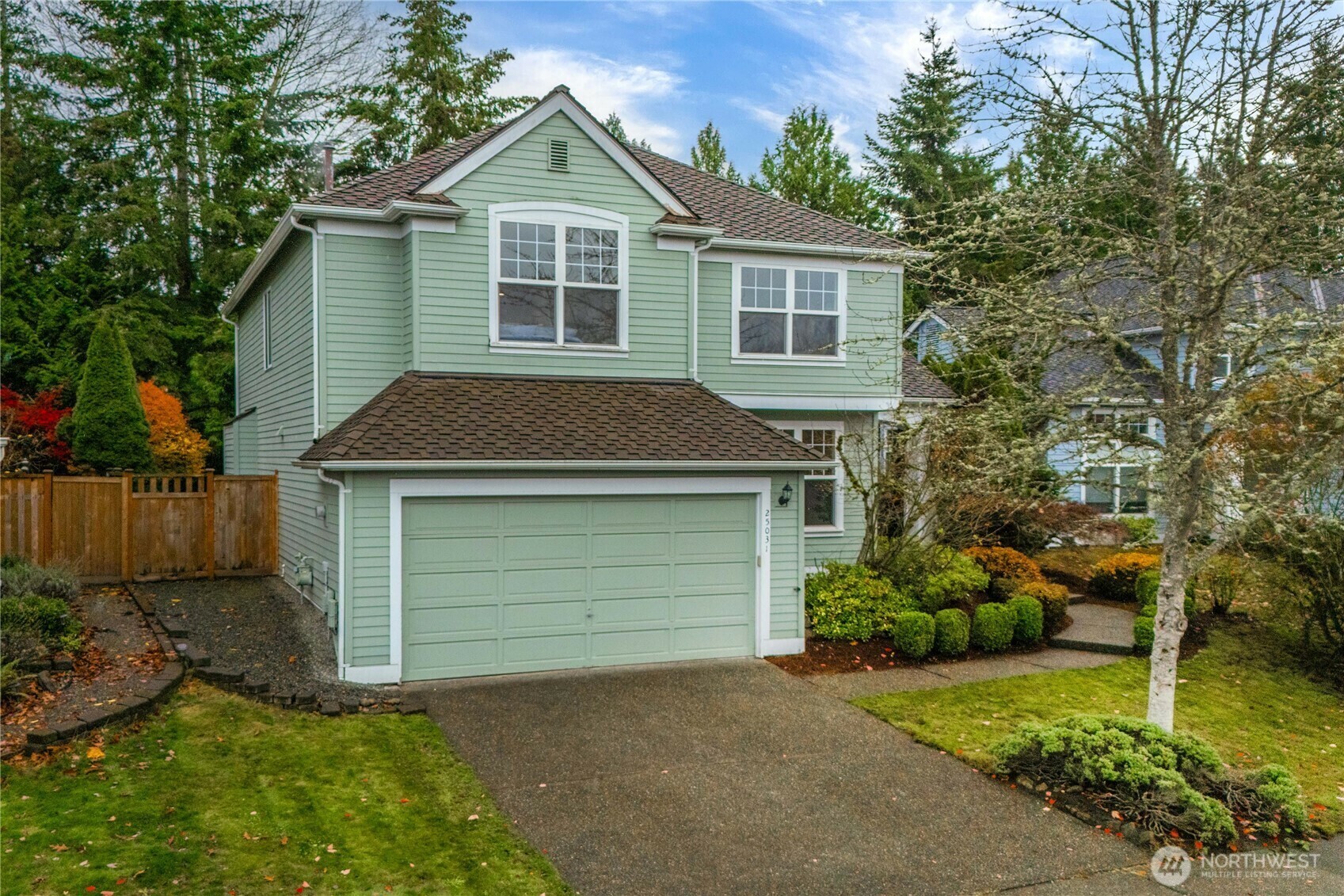 Property Photo: 25031 SE 41st Dr WA 98029