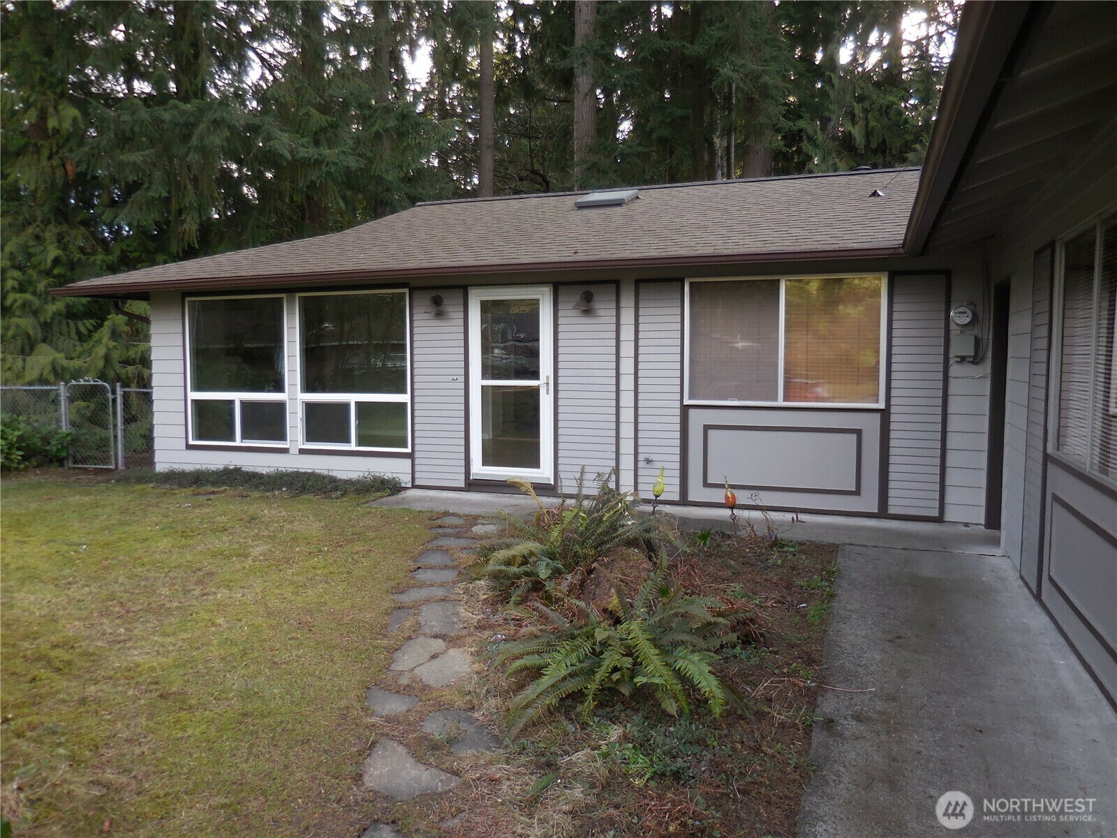Property Photo: 3336 SE Cedar Court WA 98366