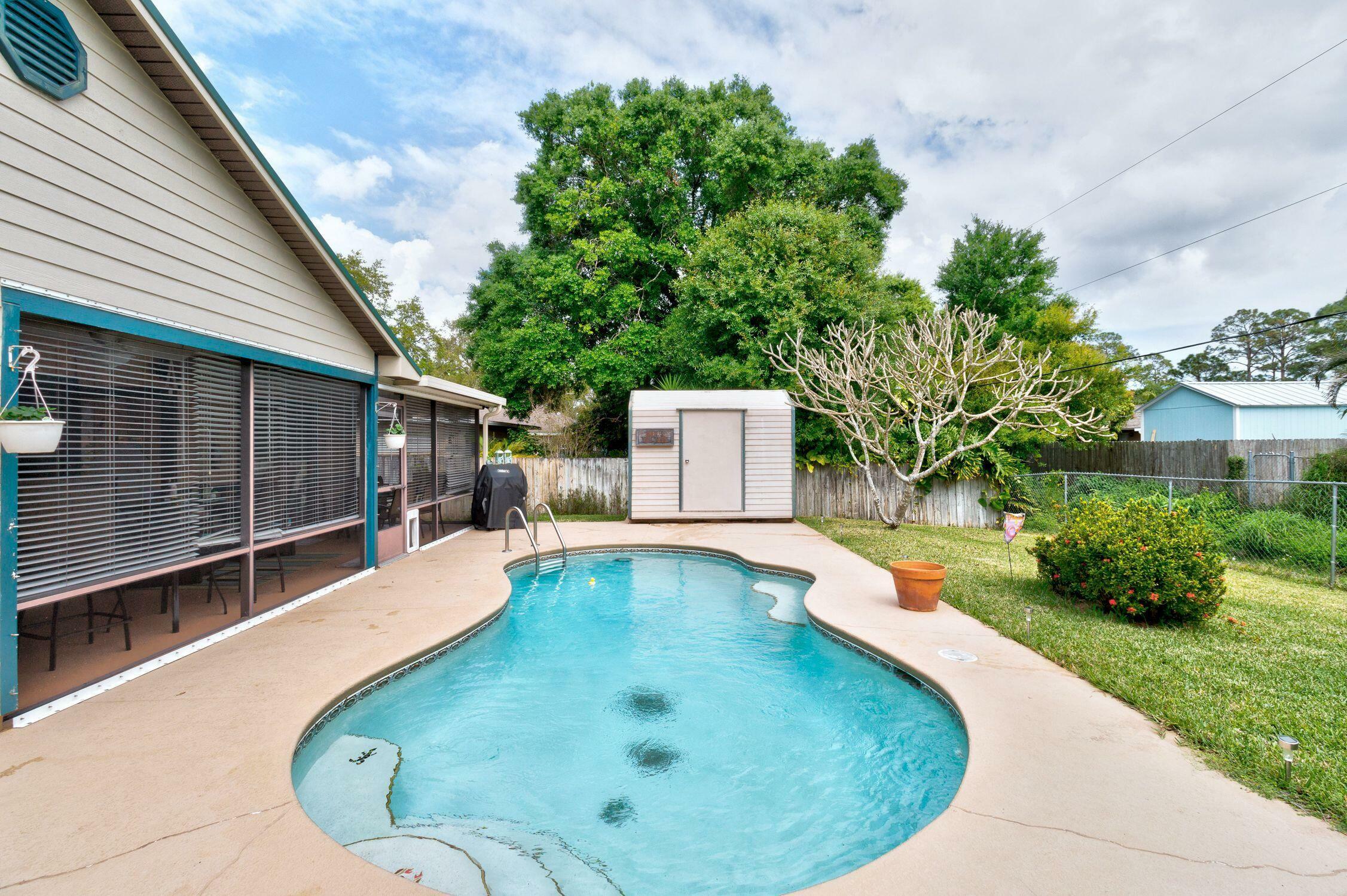 Property Photo: 1226 32 Avenue SW FL 32968