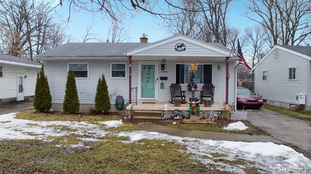 Property Photo:  3809 Holly Avenue  MI 48506 