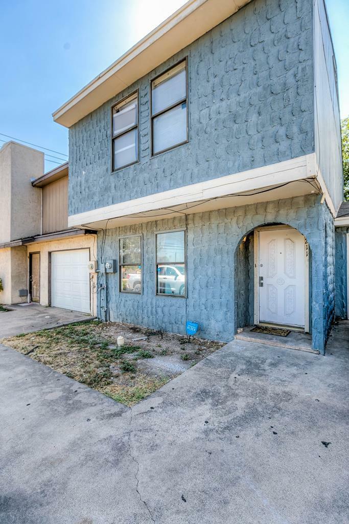 Property Photo: 1211 N Garfield St TX 76903