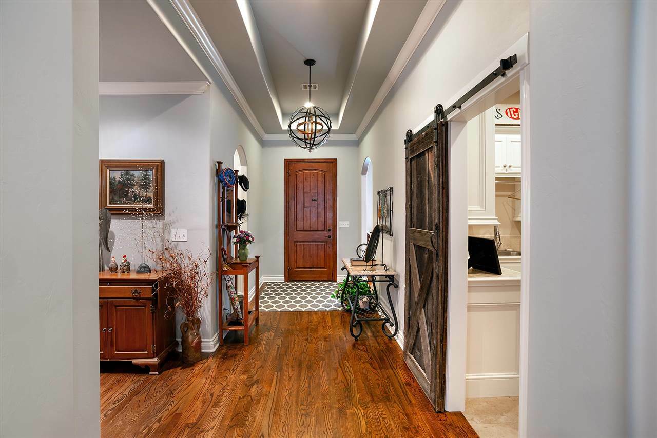 Property Photo: 1412 S Ashton Avenue OK 74074