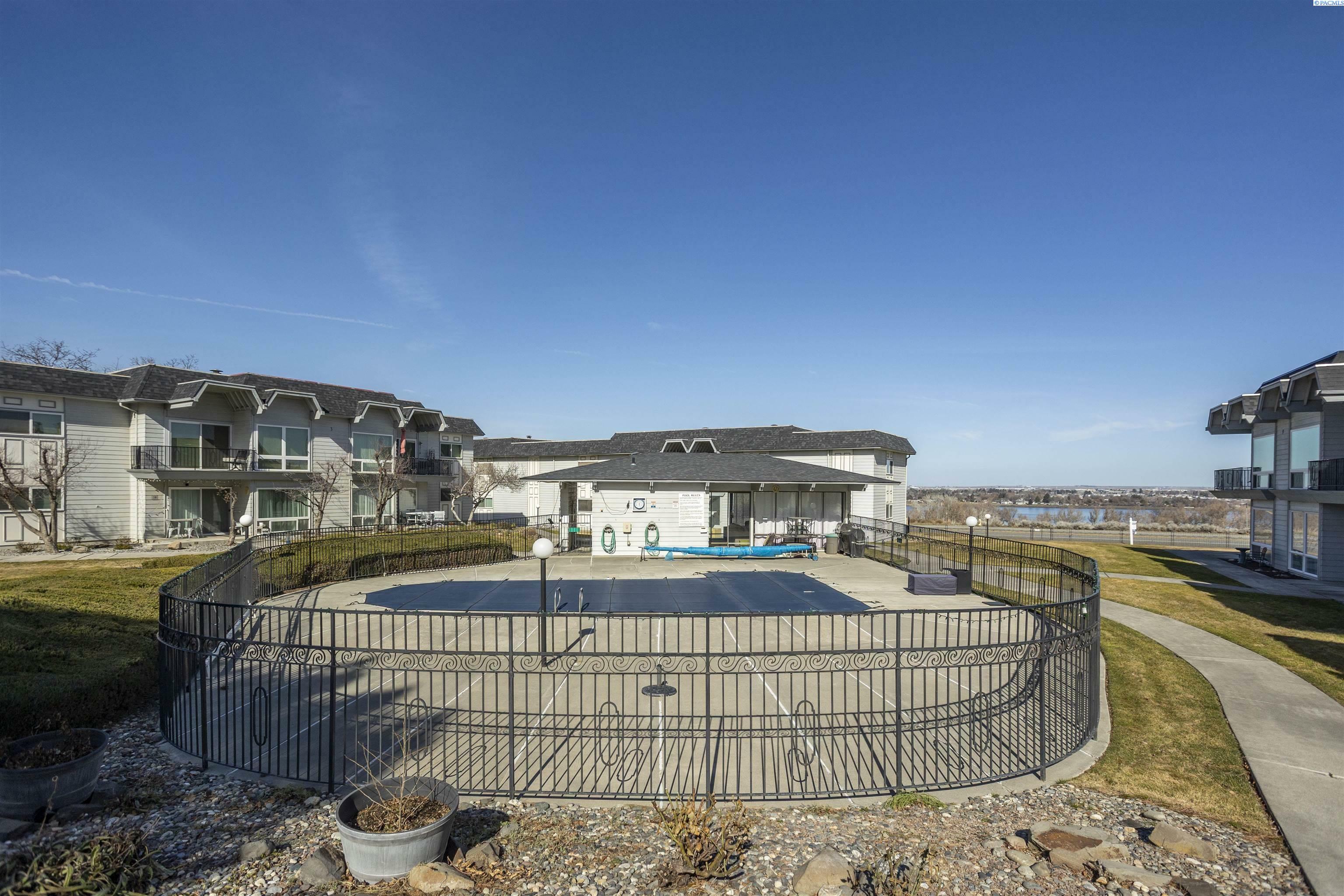 Property Photo: 2401 W Canal Drive 4-A WA 99336