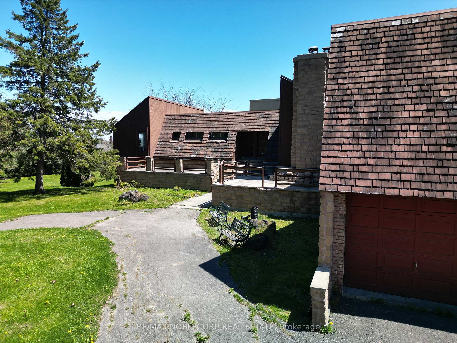 Property Photo: 7 Scott Crescent ON L7B 1E4