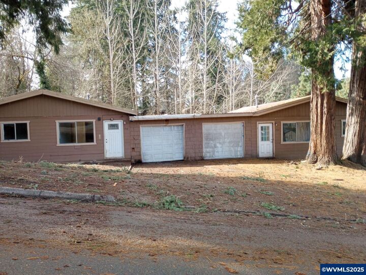 712 12th (-722) Av  Sweet Home OR 97348 photo