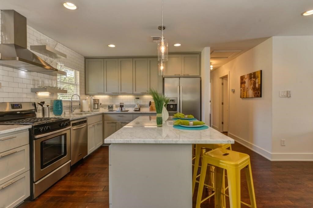 Property Photo: 1110 W Oltorf Street TX 78704