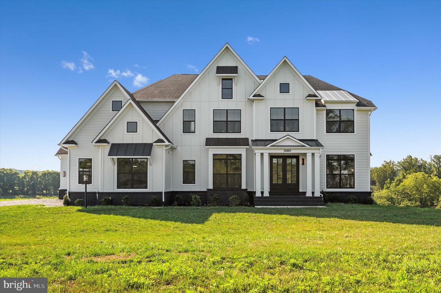 Property Photo:  38880 Avery Oaks Lane  VA 20158 