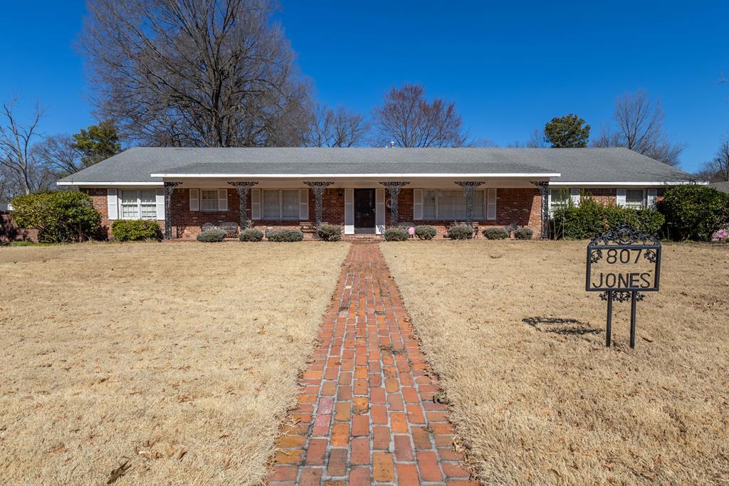 Property Photo: 807 Barton Avenue AR 72301